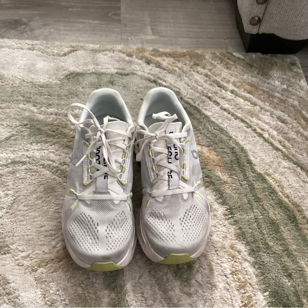 On Cloud Eclipse Running White Athletic Shoes Lig… - image 4